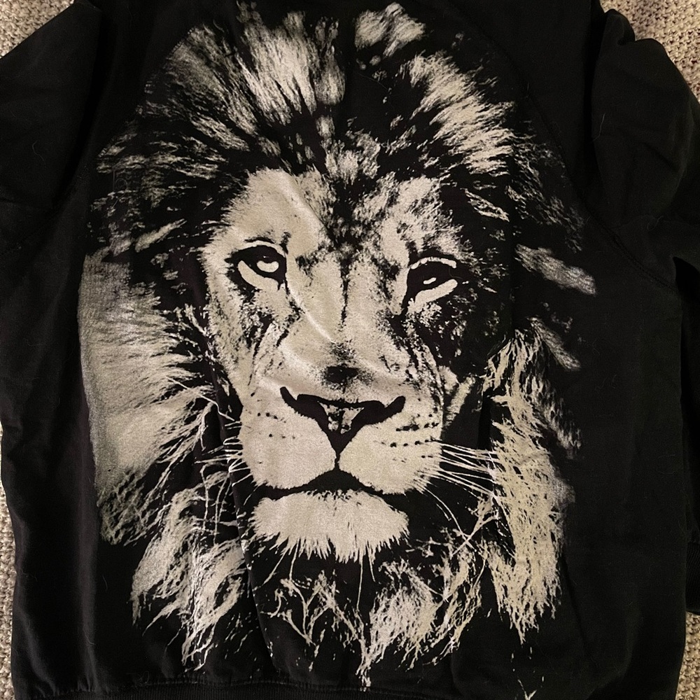 🖤🤍 CONQUEROR: Hillsong crew sweatshirt